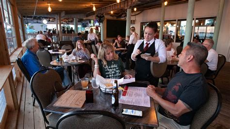 clint boutwell|The Grillehouse and Seagull Sams close in Navarre。